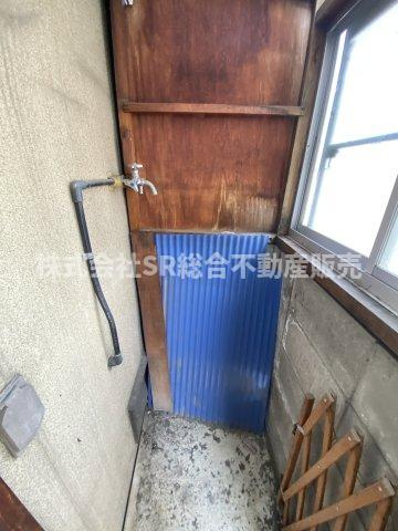 横小路町5丁目中古テラスハウスの設備|洗濯機置場が1Fにあります。