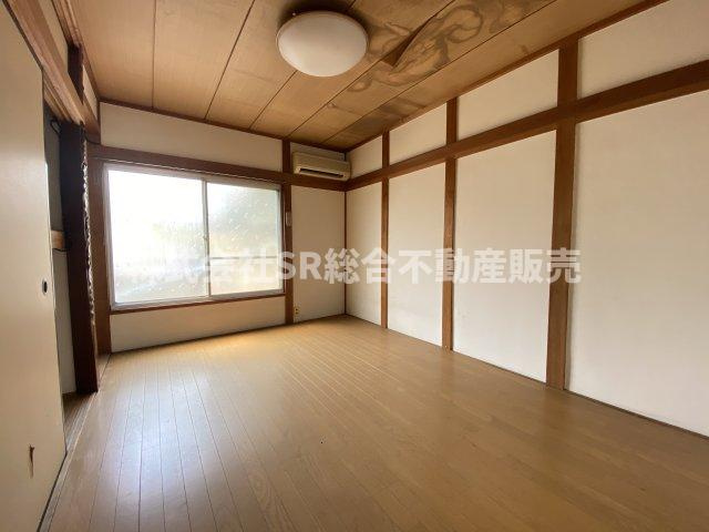 横小路町5丁目中古テラスハウスの子供部屋|2F・6帖洋室。子供部屋としても使い勝手の良いお部屋です