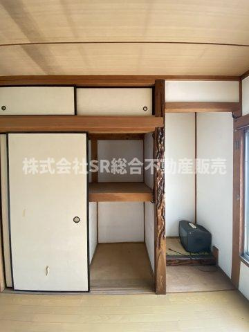 横小路町5丁目中古テラスハウスの収納|床の間もある押入です。容量たっぷりとございます！