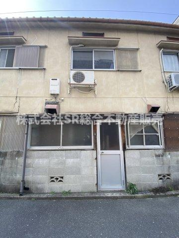 横小路町5丁目中古テラスハウスの外観|リフォームや住宅ローン・東大阪市の不動産の事なら弊社にお任せ下さいませ！
各地域の特徴・グルメ・裏道やその他、細かい情報等も熟知した
東大阪市出身のスタッフが新生活を送るお客様をサポート致します！