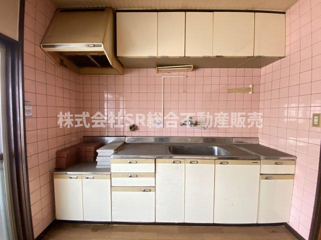 横小路町5丁目中古テラスハウスのキッチン|シンク・調理スペース広めで使いやすいキッチンです。