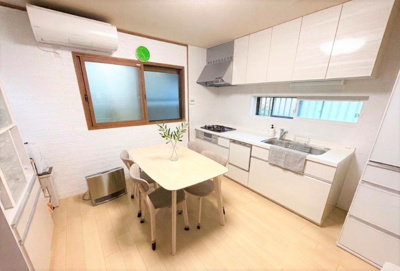 【キッチン】 | 吹田市尺谷中古戸建 | 物件購入の段取りを知りたいお客様には、「ご検討からご契約までの一連の流れ」をお伝えさせて頂きます。初めて物件購入を検討された方は、ぜひご参考になさって下さい。