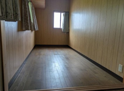 【高台立地】高知市万々　中古一戸建ての収納|たっぷり収納できる4帖の納戸スペース