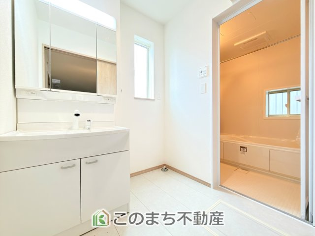 ハートフルタウン宇都宮市簗瀬町2542番の洗面所|シャンプードレッサーで朝の身支度♪伸びるホースでお掃除も簡単清潔です！
