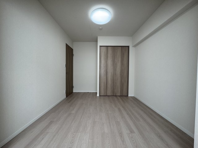 グリーンパーク東砂の洋室|7.4畳の主寝室です♪