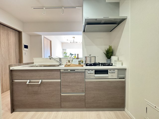 グリーンパーク東砂のキッチン|食洗器付きのカウンターキッチンです♪