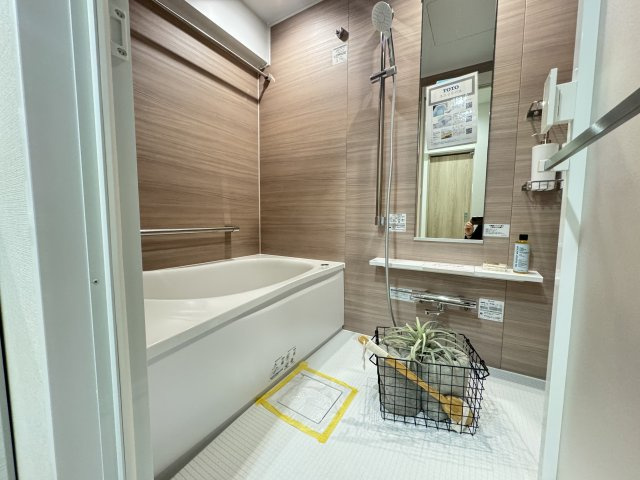 グリーンパーク東砂の浴室|浴室乾燥機付きのユニットバスです♪
保温浴槽・節水水栓の省エネ使用です♪