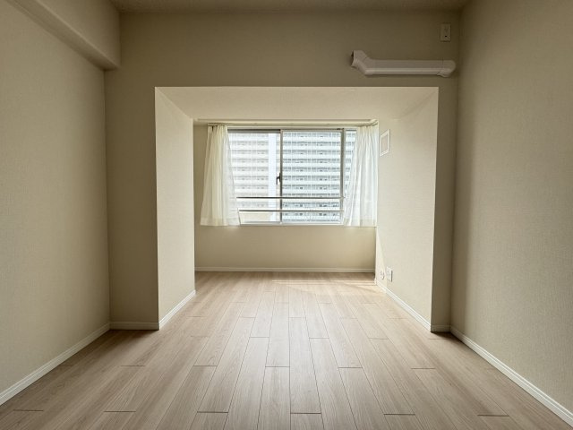 グリーンパーク東砂の洋室|7.4畳の主寝室です♪
南向きのお部屋で明るい光が入り込みます♪