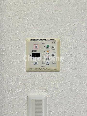 葛飾区水元2丁目中古住宅の冷暖房・空調設備|【浴室乾燥機】暖房・冷風・換気・乾燥が可能です。毎日を快適に過ごせるうれしい機能が揃っています。雨の日の洗濯物も安心です。
