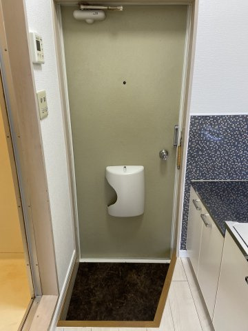トピア仁井田の玄関|※実際の色や建具は異なります。