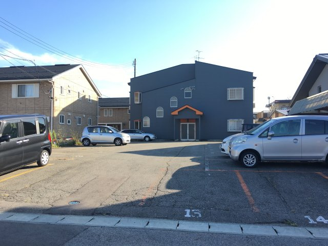 トピア仁井田の駐車場