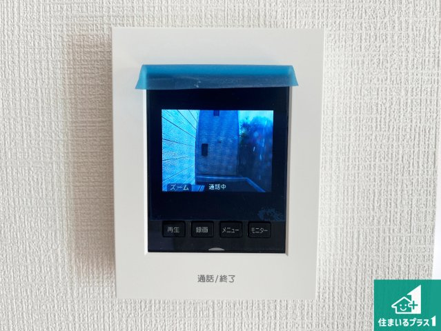 加古川市加古川町本町　第1期　新築一戸建ての防犯設備|カラーモニターインターホン！声だけでなく来訪者の姿や顔がモニターで確認できるので、小さなお子様がいらっしゃるご家庭でも安心できます！