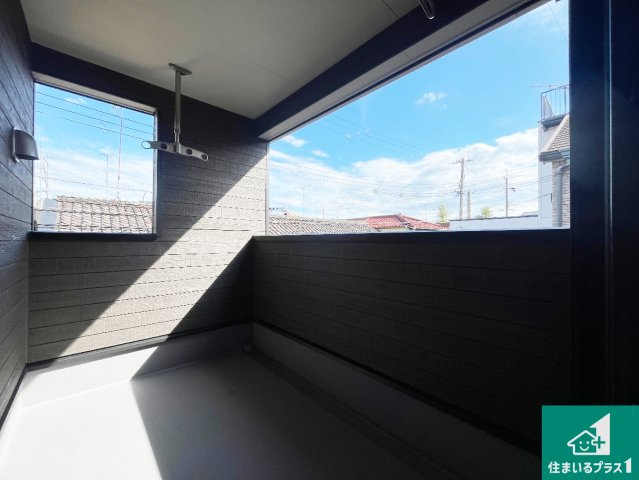 加古川市加古川町本町　第1期　新築一戸建てのバルコニー|ワイドバルコニーは洗濯物を干すスペースが広いのでご家族が多くても安心！
