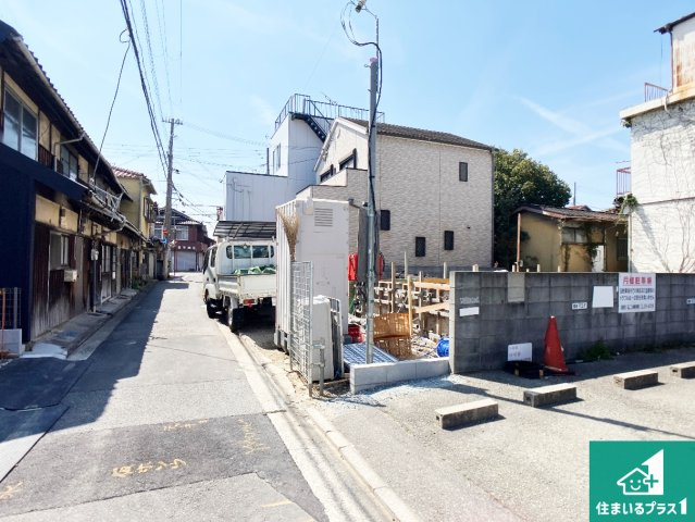 加古川市加古川町本町　第1期　新築一戸建ての前面道路含む現地写真|周辺は落ち着いた街並みの住宅地！子育てがしやすい住環境です！まだ未完成ですが、現地でしかわからない事もございます。是非一度ご覧ください。