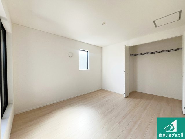 加古川市加古川町本町　第1期　新築一戸建ての洋室|シンプルな洋室は、自分好みのインテリアが楽しめます♪ご家族とインテリアや家具を選びに行くのは新築購入時の醍醐味の一つです。ぜひお楽しみください♪