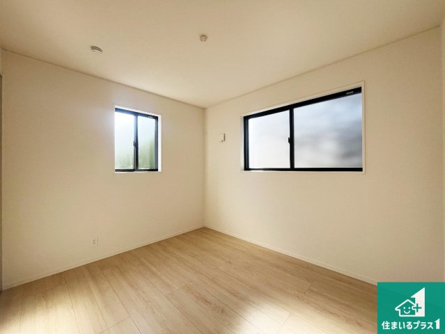 加古川市加古川町本町　第1期　新築一戸建ての洋室|収納スペースが充実しているので子供の成長に合わせてたくさん収納ができます！家族構成に合わせた様々な活用ができる収納！