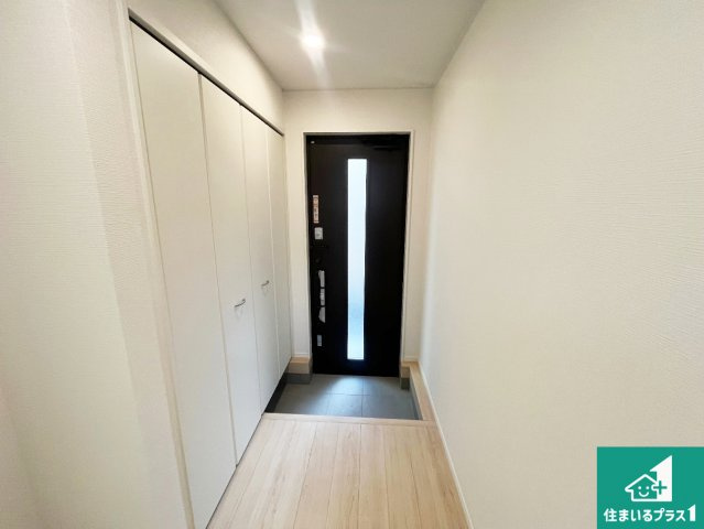 加古川市加古川町本町　第1期　新築一戸建ての玄関|シューズボックスにはたくさんの靴が収納できるので玄関周りはいつもスッキリ！ご家族が増えても安心！
