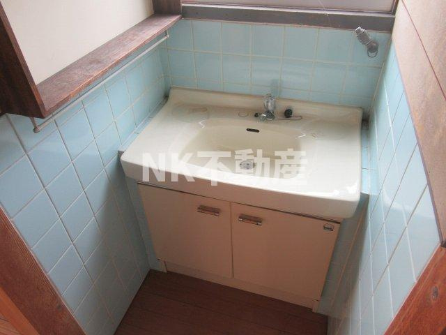 【洗面所】 | 中小阪1丁目戸建賃貸（河内小阪賃貸） | 2階の洗面です
