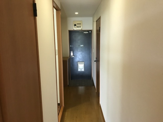 ハウスローリエの玄関