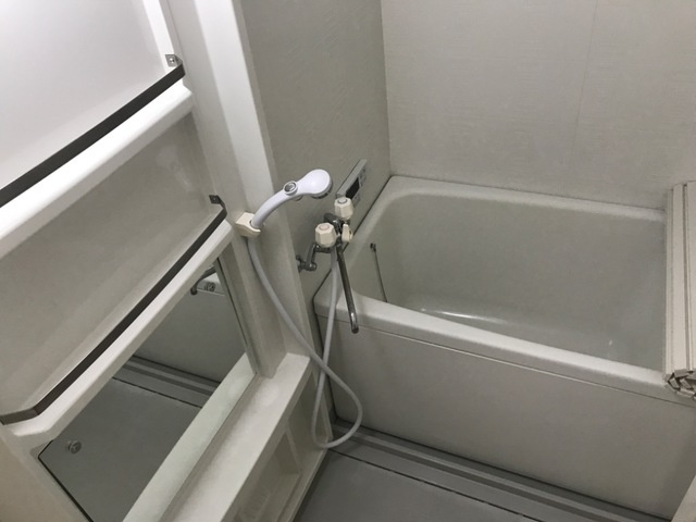 ハウスローリエの浴室