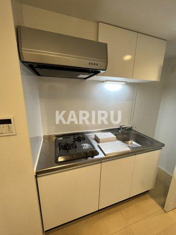 メゾンショコラEのキッチン|コンパクトなキッチンで掃除もラクラク