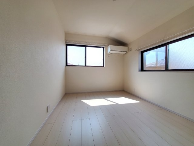 三郷市　彦倉1丁目　中古戸建の洋室|使い勝手のいい洋室です