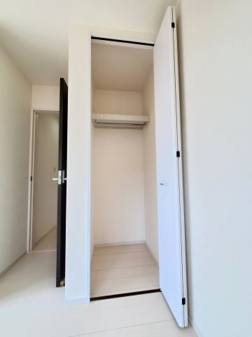 三郷市　彦倉1丁目　中古戸建の収納|こまごまとしたものを収納できそうですね