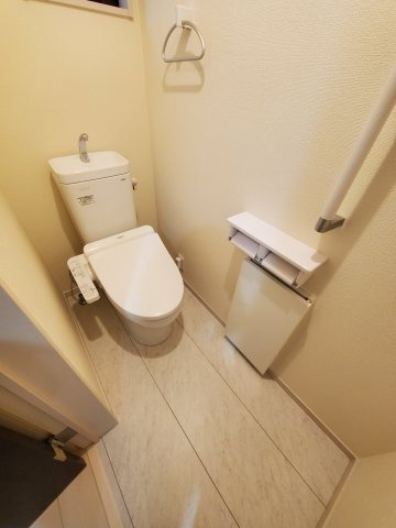 三郷市　彦倉1丁目　中古戸建のトイレ|落ち着いたトイレです