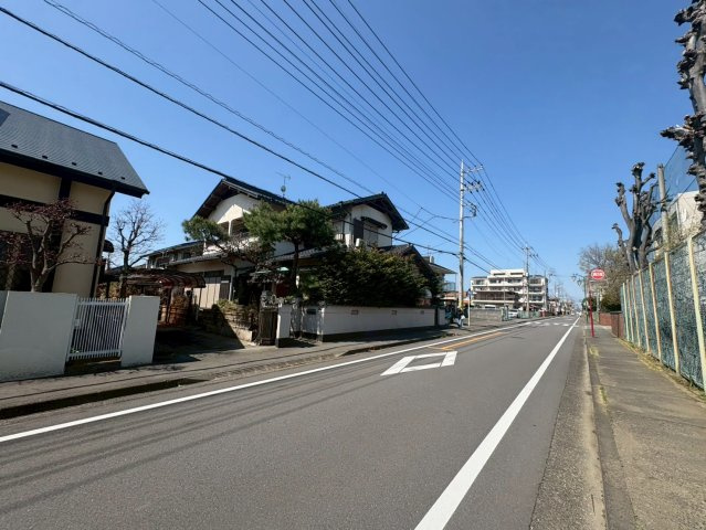 鶴ヶ島市富士見2丁目　建築条件なし売地　東武東上線『若葉駅』徒歩13分　【栄小学区】の前面道路含む現地写真