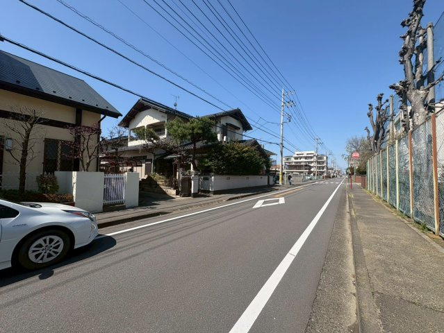 鶴ヶ島市富士見2丁目　建築条件なし売地　東武東上線『若葉駅』徒歩13分　【栄小学区】の前面道路含む現地写真