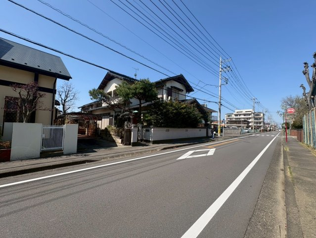 鶴ヶ島市富士見2丁目　建築条件なし売地　東武東上線『若葉駅』徒歩13分　【栄小学区】の前面道路含む現地写真