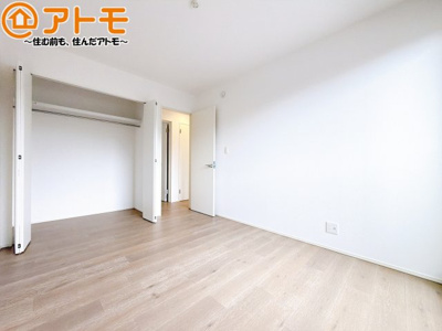 【寝室】 | 葵区新伝馬2丁目1期　新築戸建　1号棟 | 毎日すごす部屋の広さや陽当りも気になるポイントですね！現地で体感してみてください♪