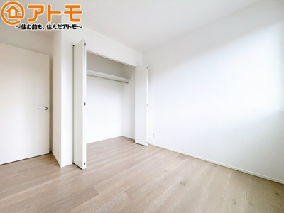 【収納】 | 葵区新伝馬2丁目1期　新築戸建　1号棟 | ハンガーパイプ付きのクローゼットは季節ものなどを収納することができて便利です♪