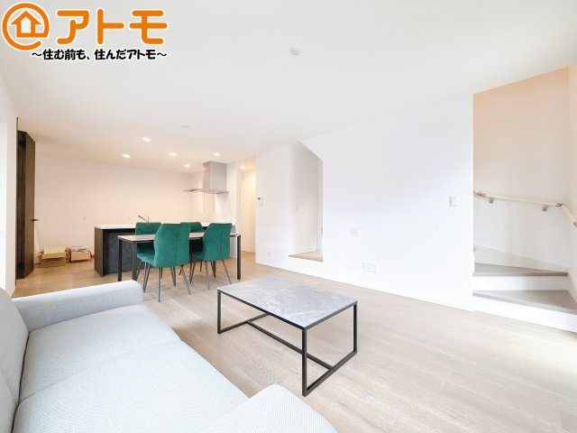 【居間・リビング】 | 葵区新伝馬2丁目1期　新築戸建　1号棟 | 家族団らんのイメージは、リビングを思い浮かべませんか？リビングこそ広々としたお部屋が良いですね♪