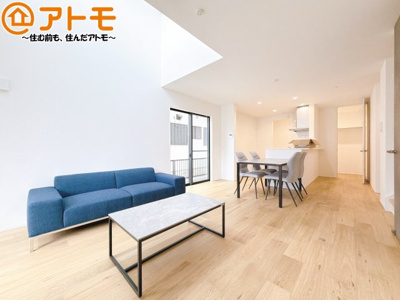 【居間・リビング】 | 葵区新伝馬2丁目1期　新築戸建　2号棟 | 家族団らんのイメージは、リビングを思い浮かべませんか？リビングこそ広々としたお部屋が良いですね♪