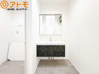 【独立洗面台】 | 葵区新伝馬2丁目1期　新築戸建　2号棟 | シャワータイプの洗面台は、洗濯物の土汚れなどの予洗いもしやすいため、お子様のいるご家庭でも大活躍！