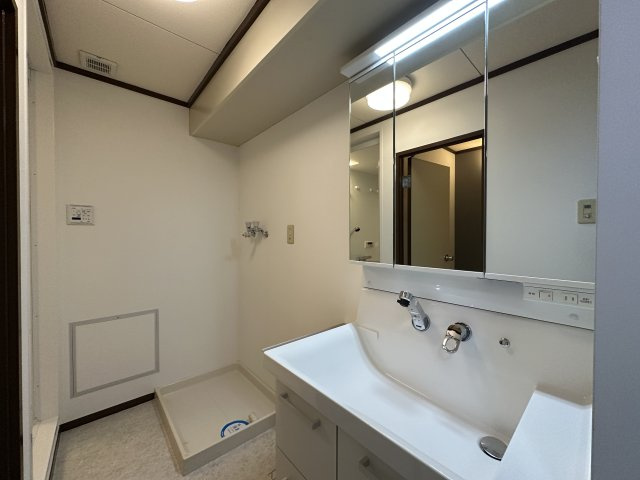 ガーデンハイツ須磨B棟の独立洗面台