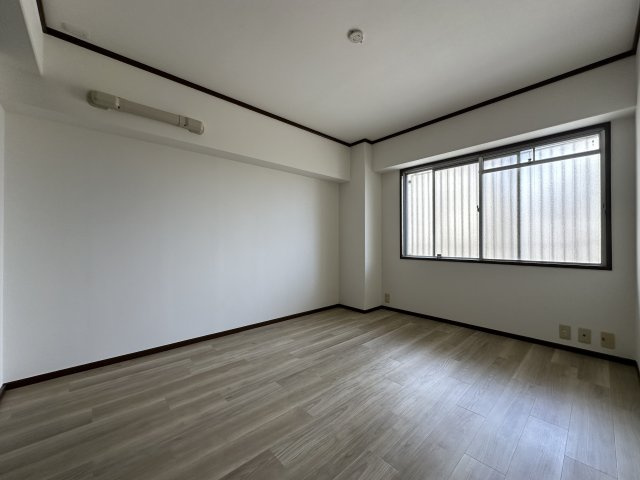 ガーデンハイツ須磨B棟の洋室