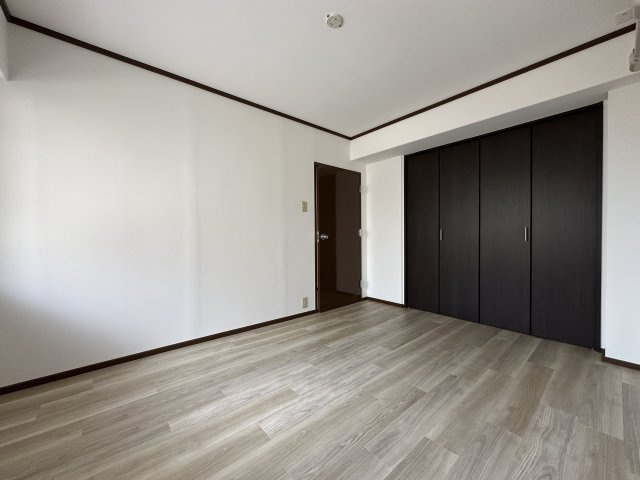 ガーデンハイツ須磨B棟の洋室