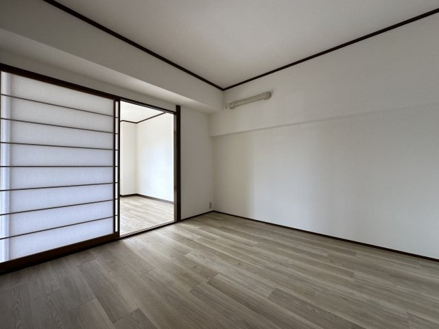 ガーデンハイツ須磨B棟の洋室