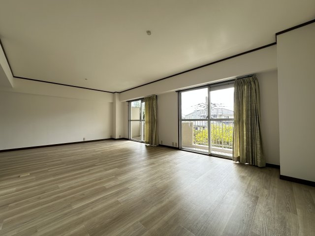 ガーデンハイツ須磨B棟の居間・リビング