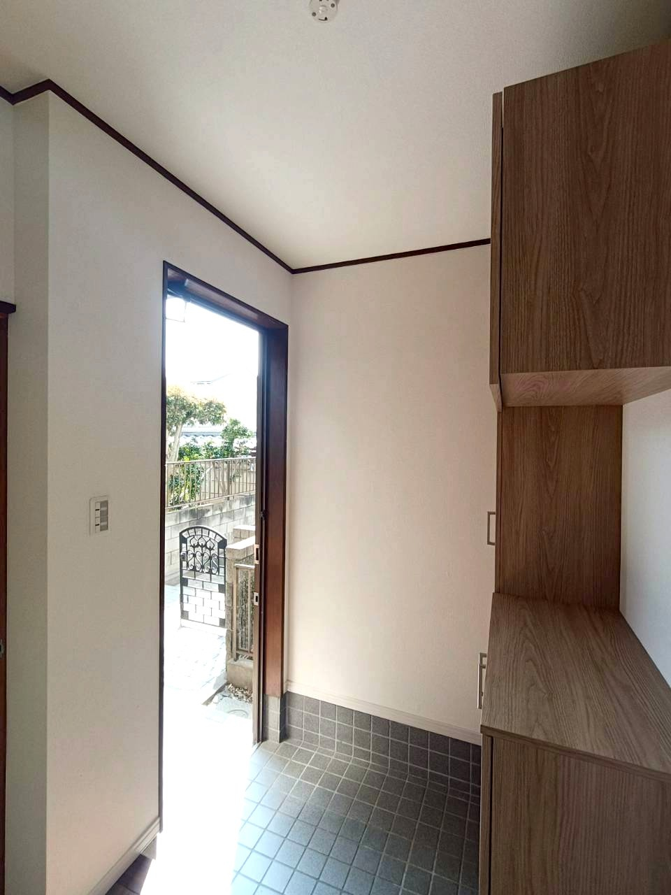 八潮市　緑町4丁目　中古戸建の玄関|ゆったりとした玄関です