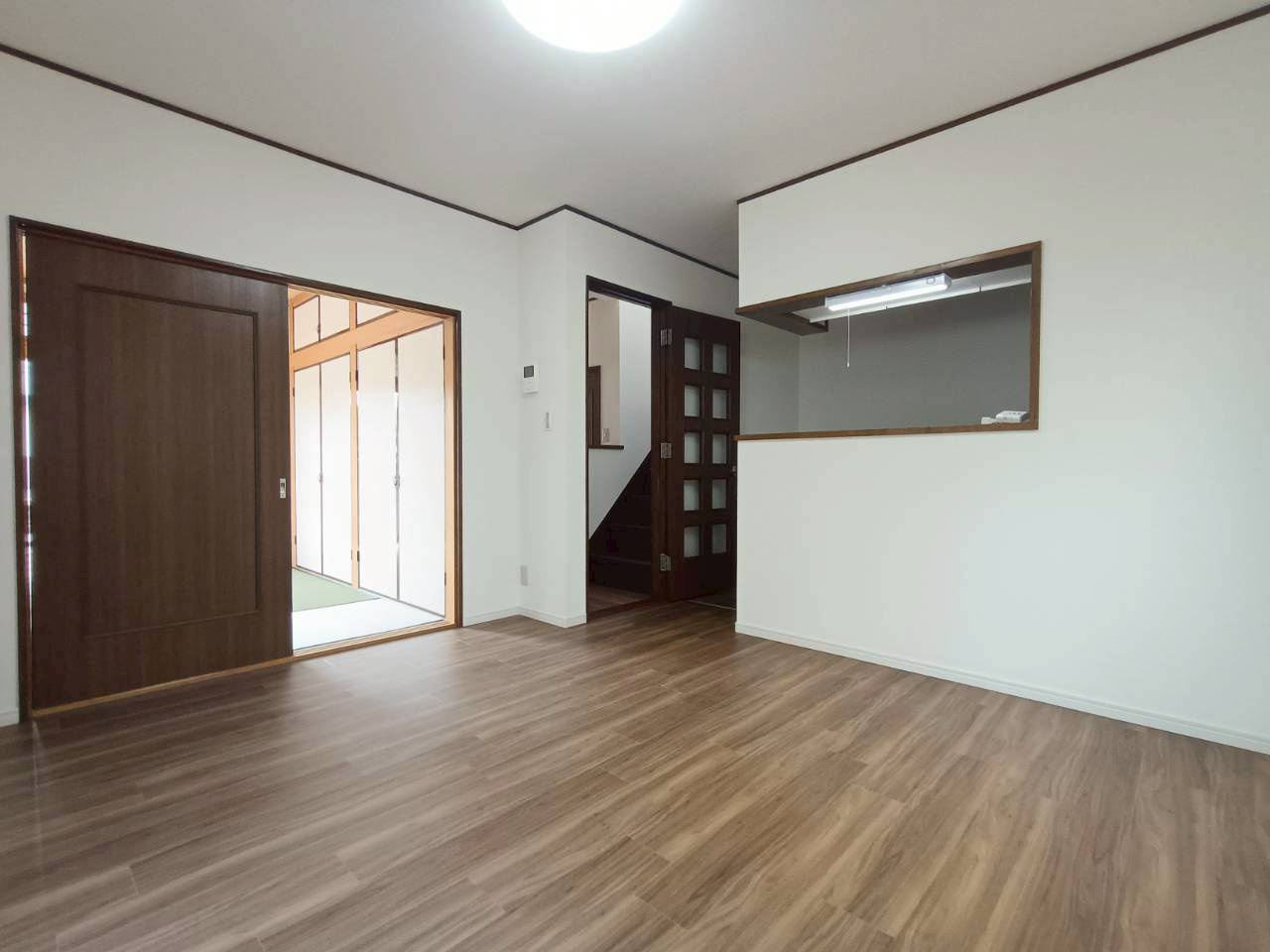 八潮市　緑町4丁目　中古戸建の居間・リビング|こちらのリビングで趣味の時間をお楽しみください