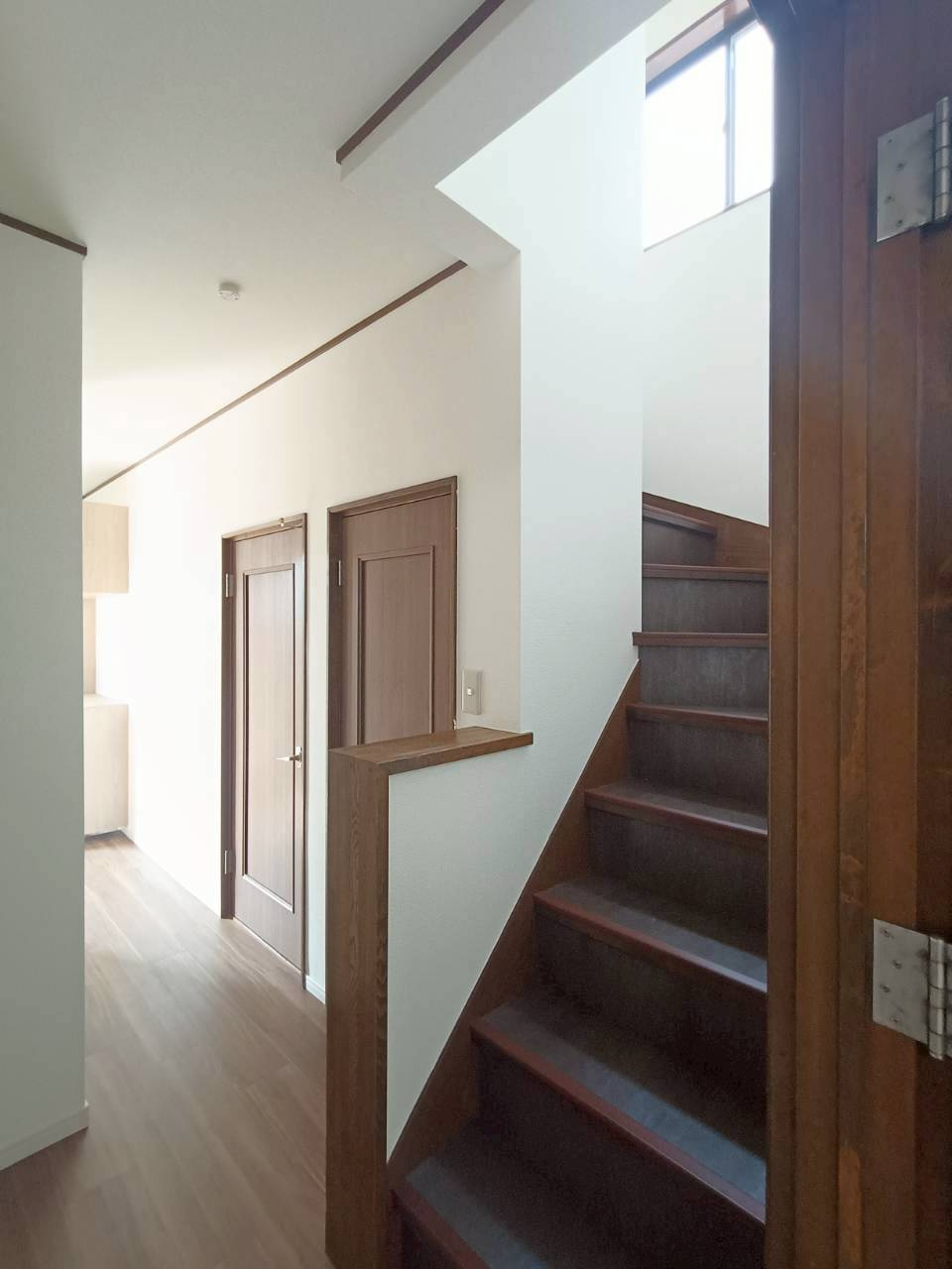 八潮市　緑町4丁目　中古戸建の設備|階段