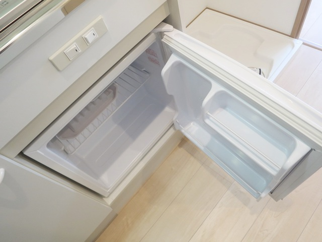 ル・ブランローズ小岩のキッチン|一人暮らしにピッタリな冷蔵庫完備です♪
