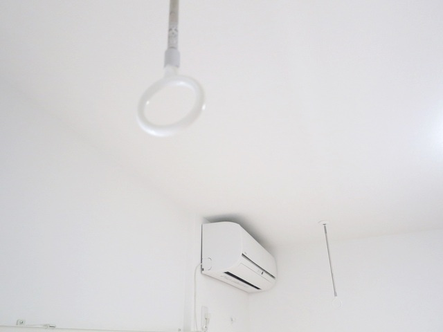 ル・ブランローズ小岩の設備|室内干し用の金具です♪