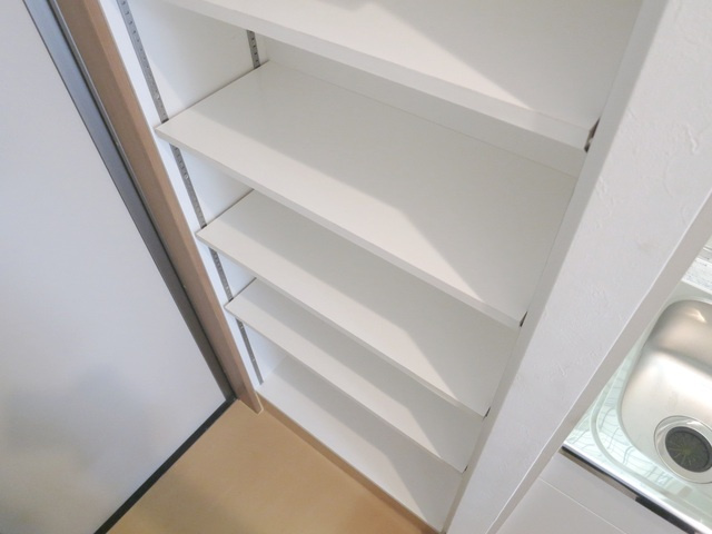 ル・ブランローズ小岩の内装|靴が収納出来て便利なシューズボックス完備です♪