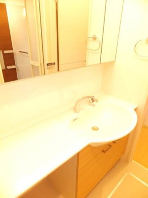 【洗面所】 | リベルテ大森 | 広々とした作業スペースの独立洗面台♪