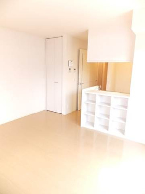 【内装】 | リベルテ大森 | 対面カウンターは収納棚になっていて便利です♪