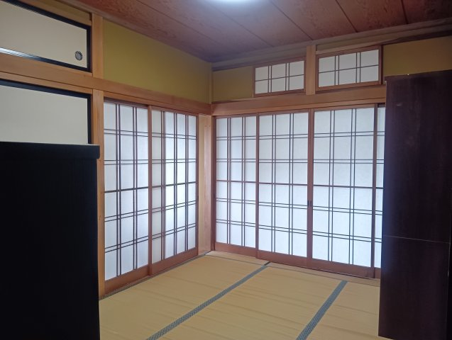 売中古戸建　藤枝市平島の和室|南東側の和室も明るく、収納も備えています！